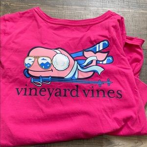 Super cute vineyard vines tee!